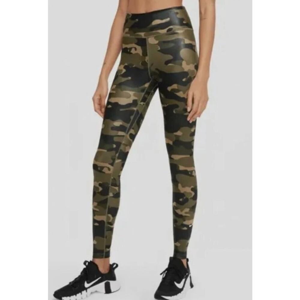 Nike Camo High-Waist Leggings in Green and Black